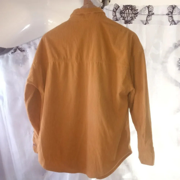 * Unisex shirt size small ( box AC ) - Picture 2 of 2